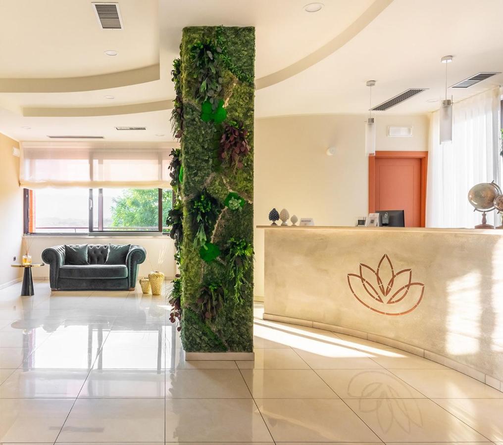 Lual Bleisure Hotel Pofi Esterno foto