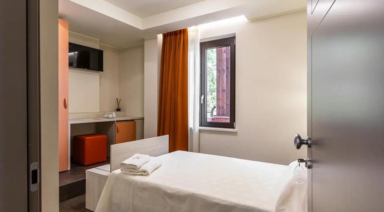 Lual Bleisure Hotel Pofi Esterno foto