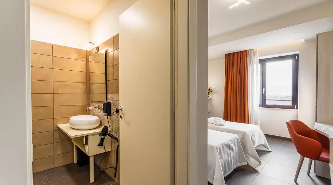 Lual Bleisure Hotel Pofi Esterno foto